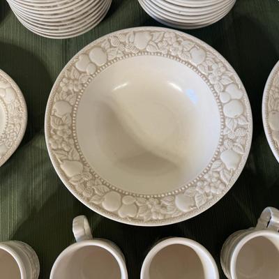 Vintage Metlox Vernon Antigua Dinner Set