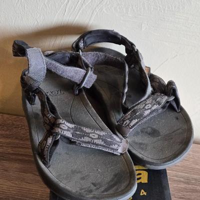 TEVA Kid's size 3 Sandals