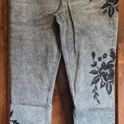 New with Tags Women's EXPRESS Jeans with Black Embroidered Flower Details