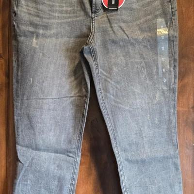 New with Tags Women's EXPRESS Jeans with Black Embroidered Flower Details