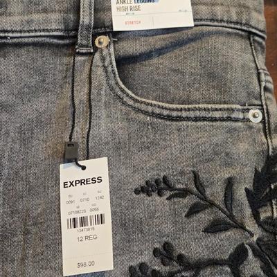 New with Tags Women's EXPRESS Jeans with Black Embroidered Flower Details