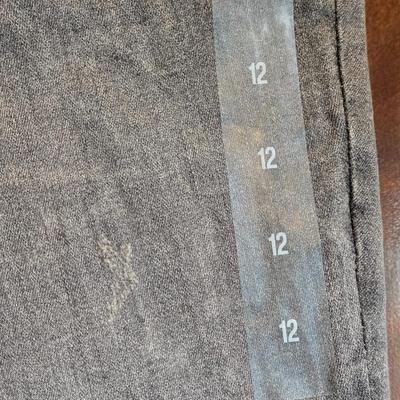 New with Tags Women's EXPRESS Jeans with Black Embroidered Flower Details