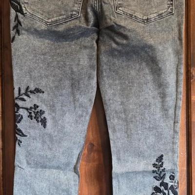 New with Tags Women's EXPRESS Jeans with Black Embroidered Flower Details