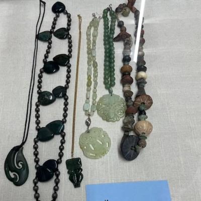 Lot Jade necklaces