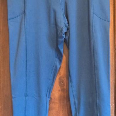 New with Tags Victoria Secret Athletic Dark Green Leggings