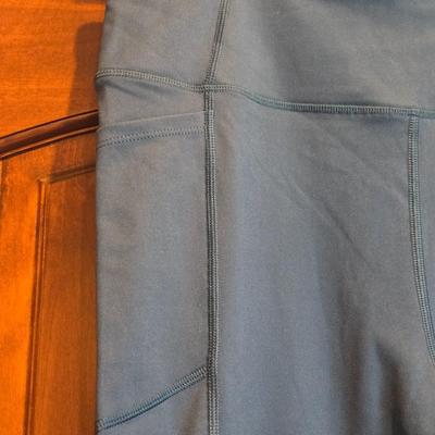 New with Tags Victoria Secret Athletic Dark Green Leggings