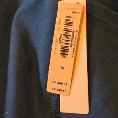 New with Tags Victoria Secret Athletic Dark Green Leggings