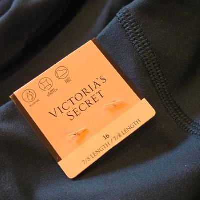 New with Tags Victoria Secret Athletic Dark Green Leggings