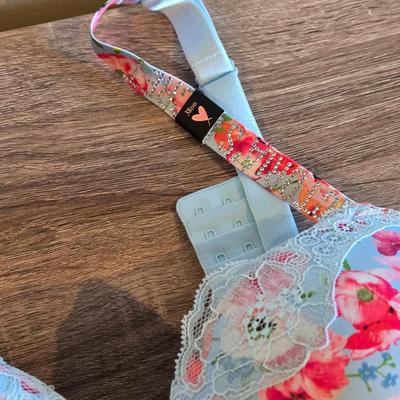 New with Tags Victoria Secret Floral Bra