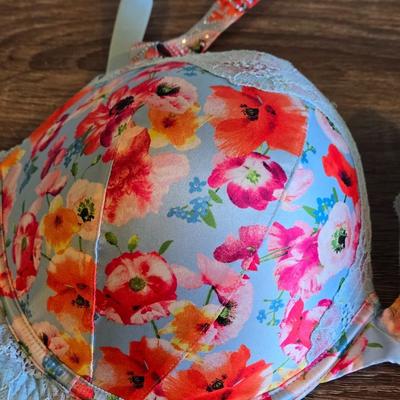 New with Tags Victoria Secret Floral Bra