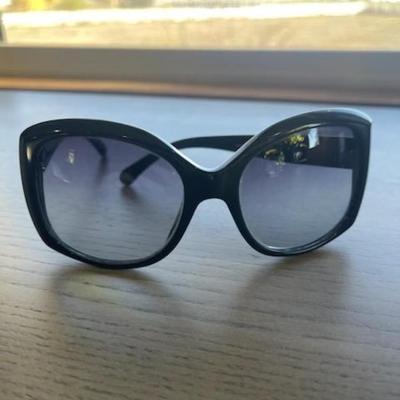Authentic CHANEL Sunglass