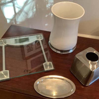 WW Scale, tissue box, trash can, and tray