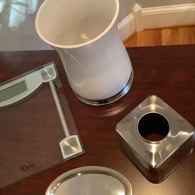 WW Scale, tissue box, trash can, and tray