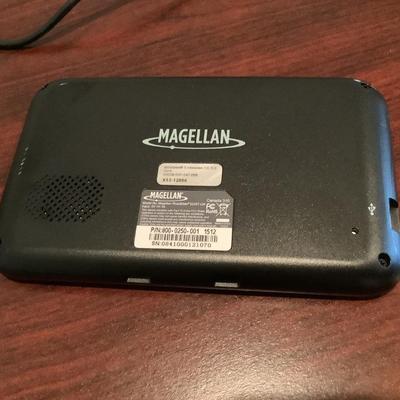 Travel lot-Magellan GPS cord & case, seat belt extenders for 2 types of airplanes, French book with CD