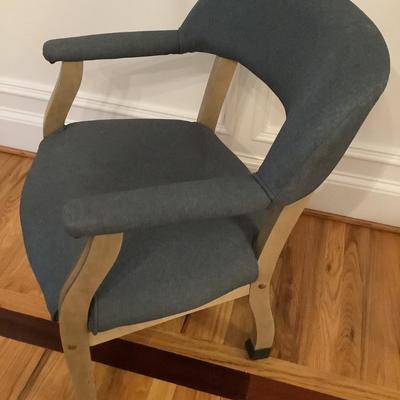 Chair with grey fabric in good condition 34"H 24"L 21"W