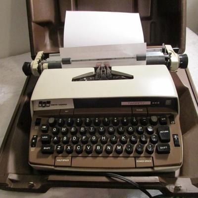 Antique Smith & Corona 250 XKE electric typewriter in locking case