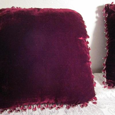 2 decorative pillows with beads, maroon
