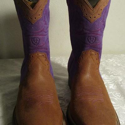 Ariat size 6 US women's cowboy boots