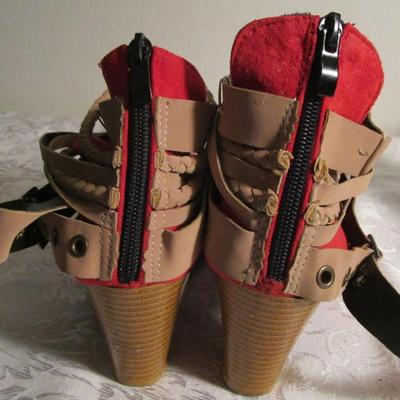1 pr women's shoes, 1 pr women's boots, size 8