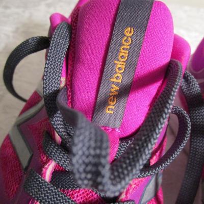 1 pr women's New Balance 711 shoes size 8-1/2D, 1 pr women's sandals size 7-8