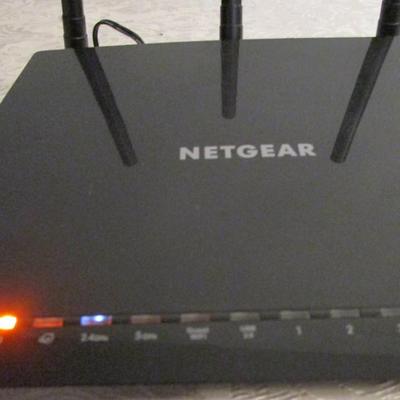Net Gear Nighthawk CS1750 smart WIFI router
