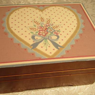 Wood Music box, plays "Raindrops Keep Falling on My Head"