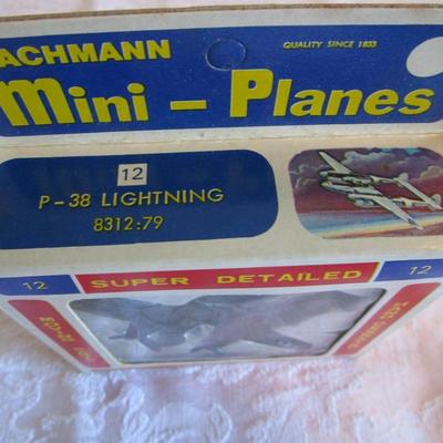 Bachmann Model 12, P-38 Lightning