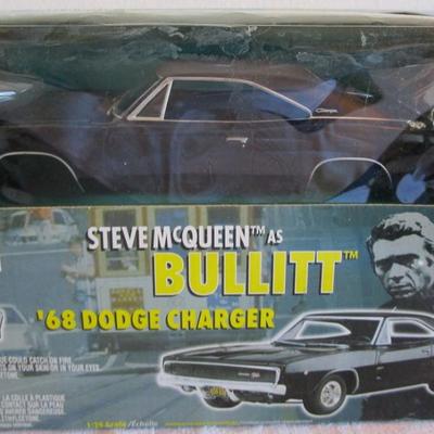 Revell Steve McQueen as Bullitt, 1968 Dodge Charger