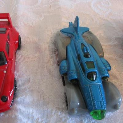 5 Hot Wheels cars