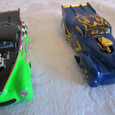 5 Hot Wheels cars