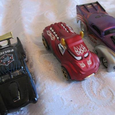 5 Hot Wheels cars