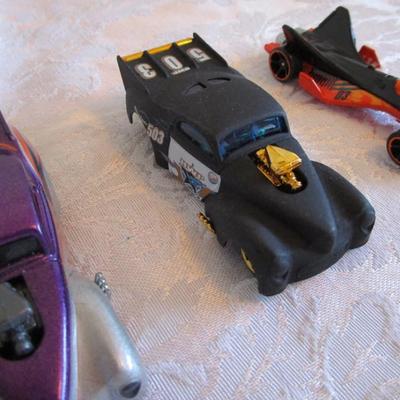 5 Hot Wheels cars