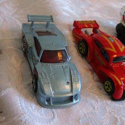 5 Hot Wheels cars