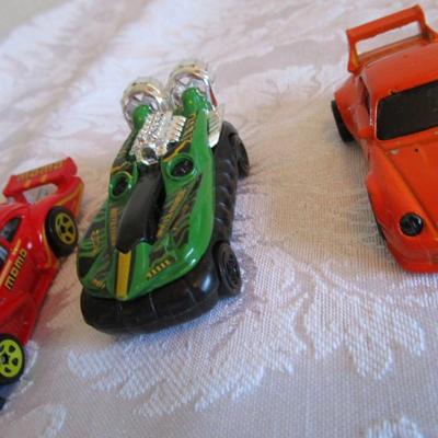 5 Hot Wheels cars