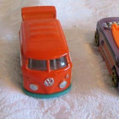 5 Hot Wheels cars