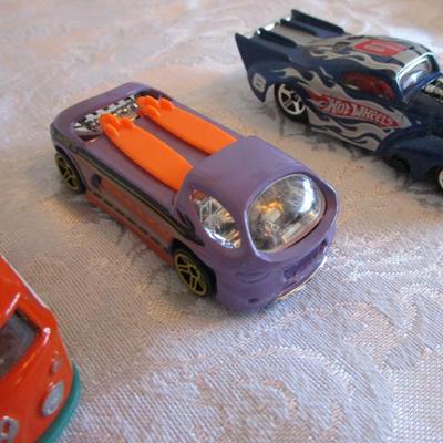 5 Hot Wheels cars