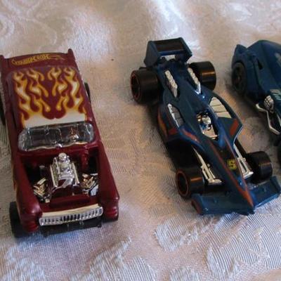 5 Hot Wheels cars