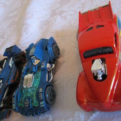 5 Hot Wheels cars