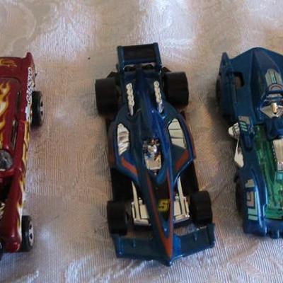 5 Hot Wheels cars