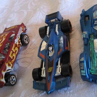 5 Hot Wheels cars