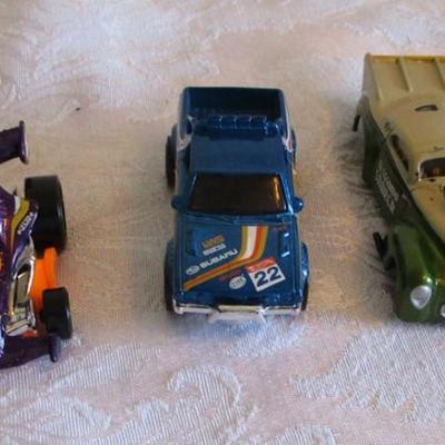 5 Hot Wheels cars