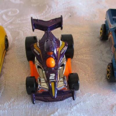5 Hot Wheels cars