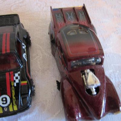 5 Hot Wheels cars