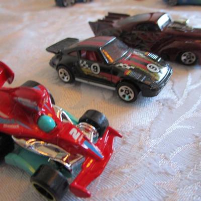 5 Hot Wheels cars