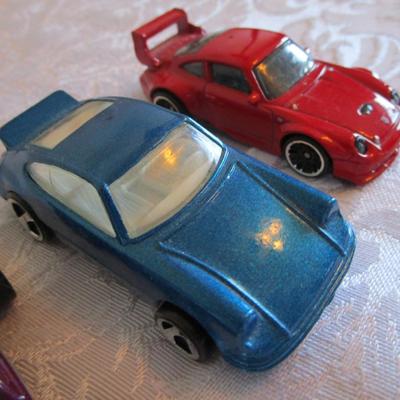 5 Hot Wheels cars