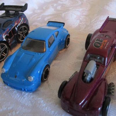 5 Hot Wheels cars