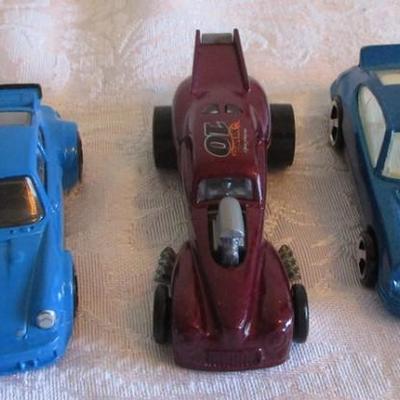 5 Hot Wheels cars