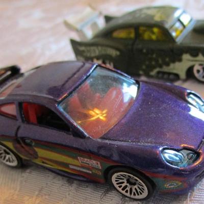 5 Hot Wheels cars