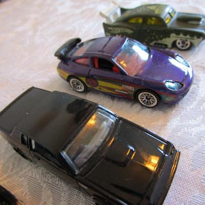5 Hot Wheels cars