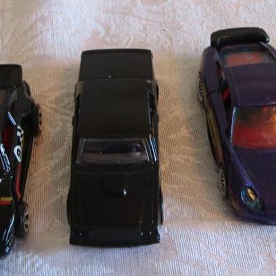5 Hot Wheels cars